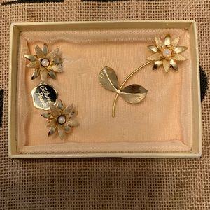 Cultured pearl clip earrings and matching gold tone brooch.